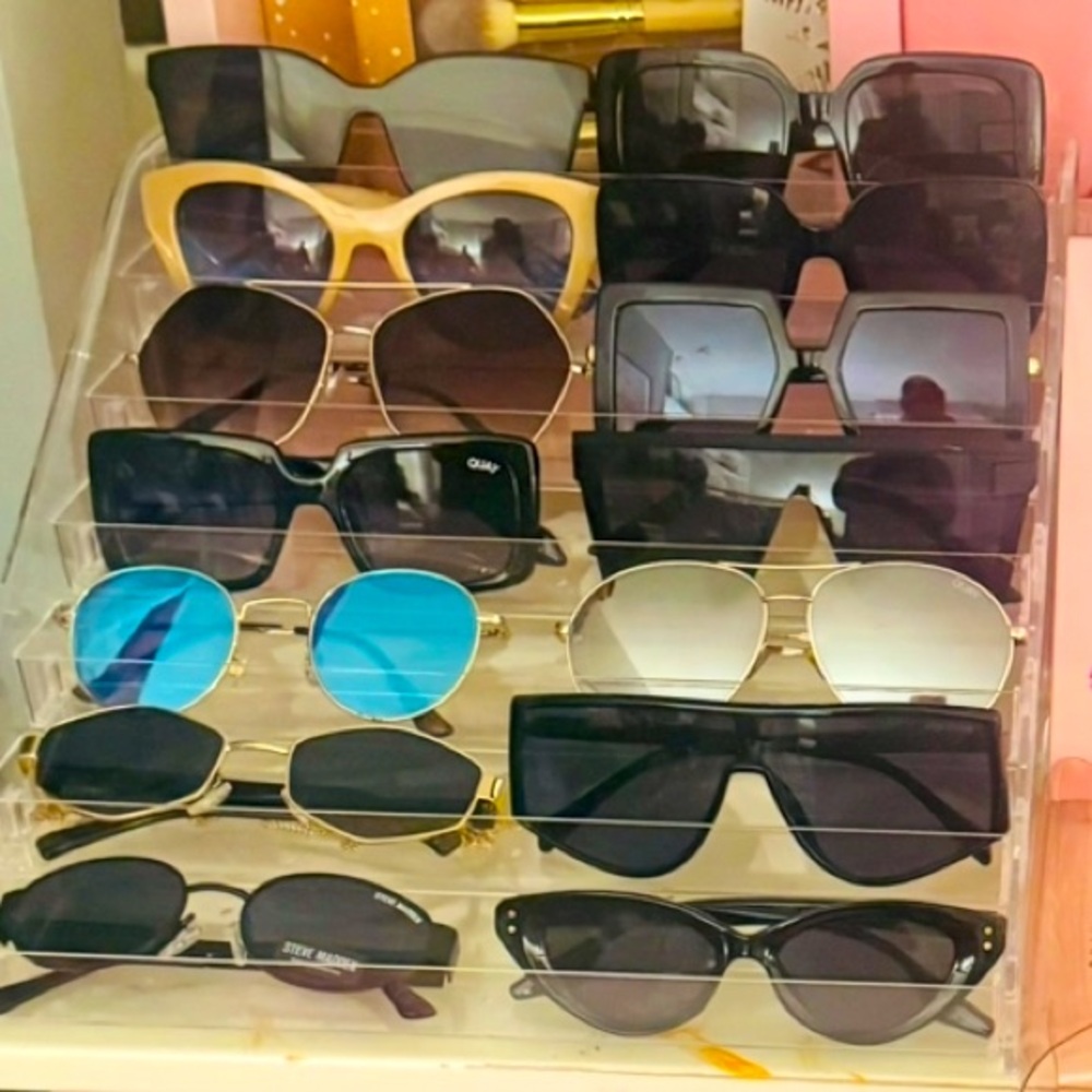 LIVE LISTING: SUNNIES RAFFLE ENTRY!